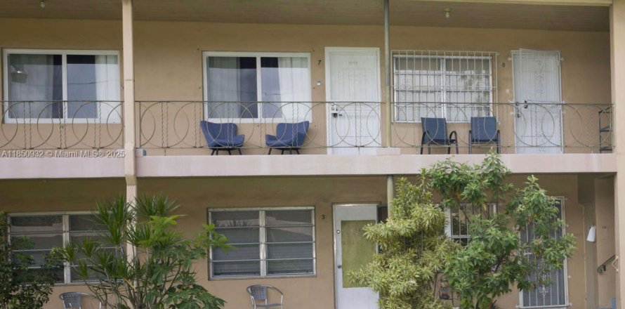 Condo in Hialeah, Florida, 1 bedroom  № 1855228