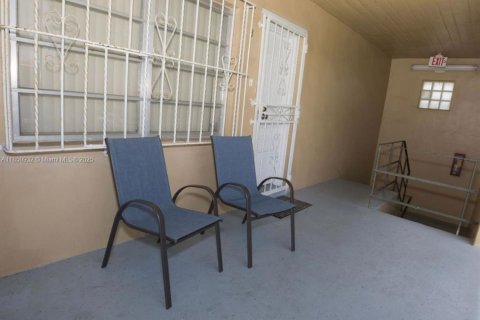 Condo in Hialeah, Florida, 1 bedroom  № 1855228 - photo 3
