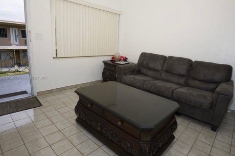 Condo in Hialeah, Florida, 1 bedroom  № 1855228 - photo 4