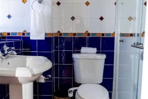 Touwnhouse à louer à North Miami, Floride: 2 chambres, 134.15 m2 № 1968146 - photo 9