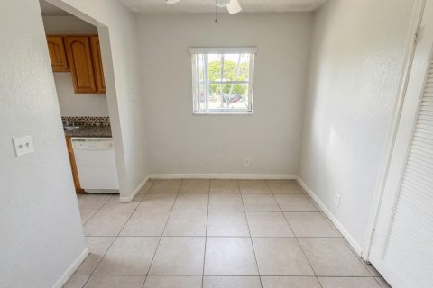 Condo in Lantana, Florida, 2 bedrooms № 2179360 - photo 8