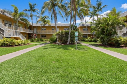 Condo in Lantana, Florida, 2 bedrooms № 2179360 - photo 10