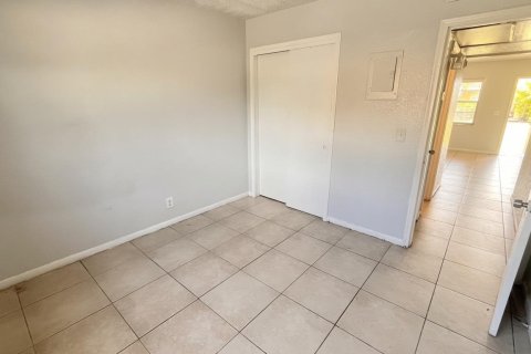 Condo in Lantana, Florida, 2 bedrooms № 2179360 - photo 16