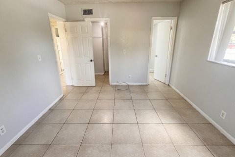 Condo in Lantana, Florida, 2 bedrooms № 2179360 - photo 11