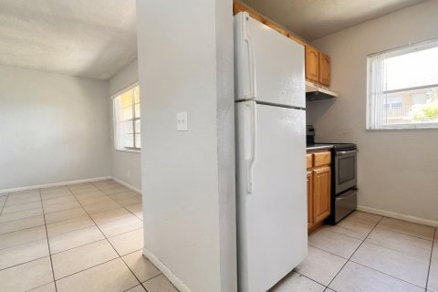 Condo in Lantana, Florida, 2 bedrooms № 2179360 - photo 5