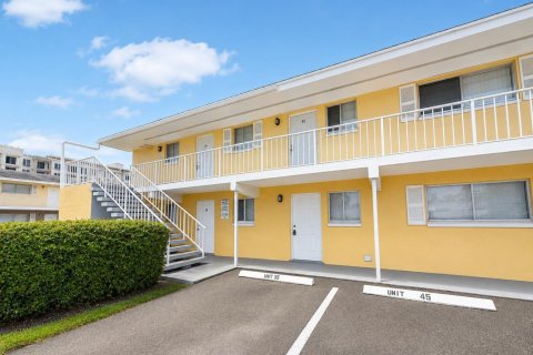 Condo in Lantana, Florida, 2 bedrooms  № 2179360