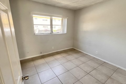 Condo in Lantana, Florida, 2 bedrooms № 2179360 - photo 22