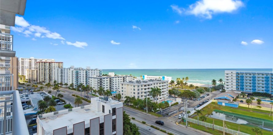 Кондоминиум с 2 спальнями в Холливуд, Флорида № 1971538