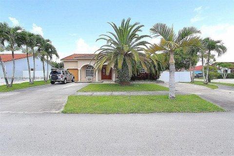 Casa en venta en Miami, Florida, 4 dormitorios, 163.51 m2 № 1953468 - foto 3