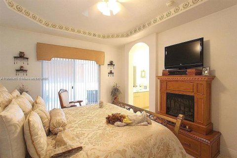 Casa en venta en Miami, Florida, 4 dormitorios, 163.51 m2 № 1953468 - foto 25