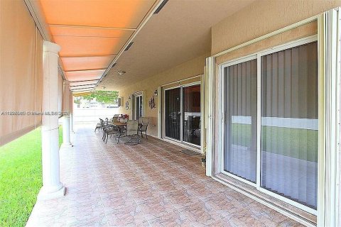 Casa en venta en Miami, Florida, 4 dormitorios, 163.51 m2 № 1953468 - foto 16
