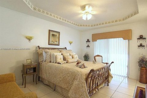 Casa en venta en Miami, Florida, 4 dormitorios, 163.51 m2 № 1953468 - foto 26