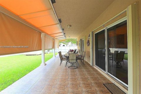 Casa en venta en Miami, Florida, 4 dormitorios, 163.51 m2 № 1953468 - foto 15