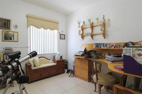 Casa en venta en Miami, Florida, 4 dormitorios, 163.51 m2 № 1953468 - foto 28