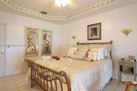 Casa en venta en Miami, Florida, 4 dormitorios, 163.51 m2 № 1953468 - foto 24