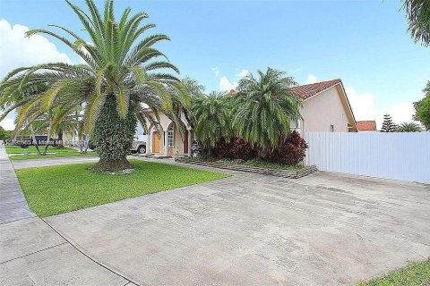 Casa en venta en Miami, Florida, 4 dormitorios, 163.51 m2 № 1953468 - foto 4