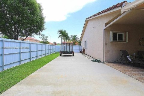 Casa en venta en Miami, Florida, 4 dormitorios, 163.51 m2 № 1953468 - foto 8