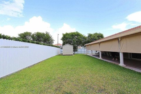 Casa en venta en Miami, Florida, 4 dormitorios, 163.51 m2 № 1953468 - foto 11