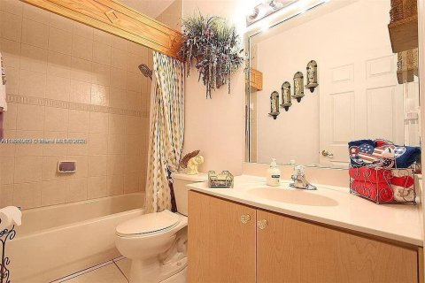 Casa en venta en Miami, Florida, 4 dormitorios, 163.51 m2 № 1953468 - foto 30