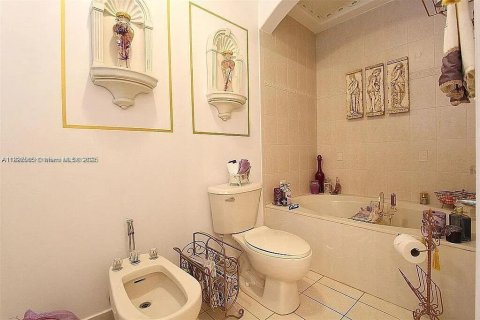 Casa en venta en Miami, Florida, 4 dormitorios, 163.51 m2 № 1953468 - foto 21