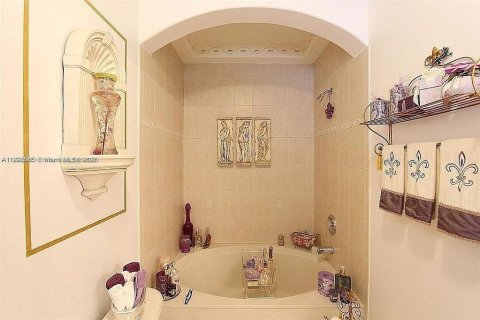 Casa en venta en Miami, Florida, 4 dormitorios, 163.51 m2 № 1953468 - foto 20