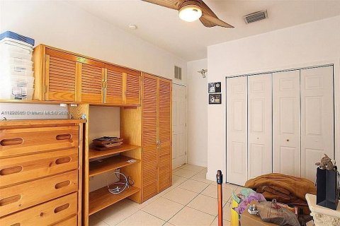 Casa en venta en Miami, Florida, 4 dormitorios, 163.51 m2 № 1953468 - foto 29