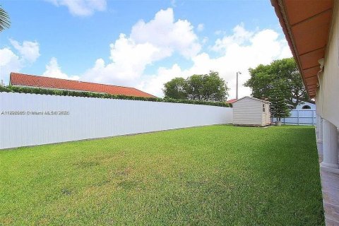 Casa en venta en Miami, Florida, 4 dormitorios, 163.51 m2 № 1953468 - foto 17