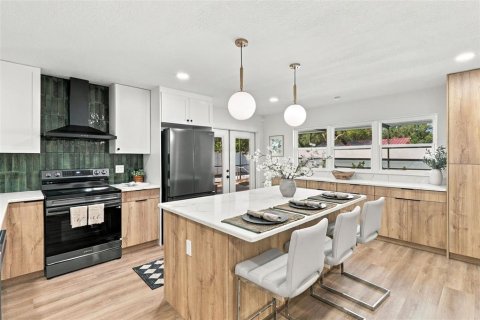 Villa ou maison à vendre à Seminole, Floride: 4 chambres, 155.52 m2 № 2426909 - photo 8