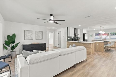 Villa ou maison à vendre à Seminole, Floride: 4 chambres, 155.52 m2 № 2426909 - photo 3