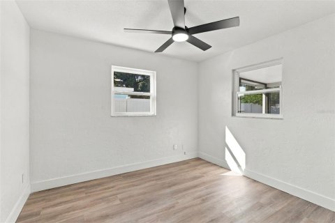 Villa ou maison à vendre à Seminole, Floride: 4 chambres, 155.52 m2 № 2426909 - photo 13