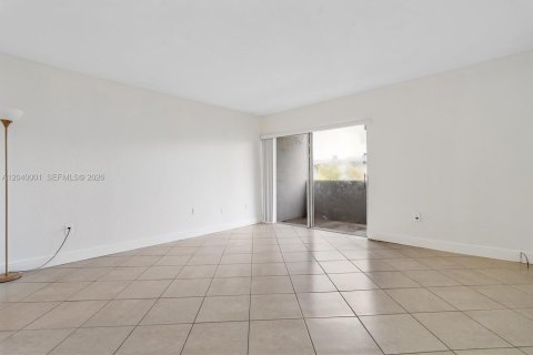 Condominio en alquiler en Miami, Florida, 1 dormitorio, 104.52 m2 № 2086161 - foto 8