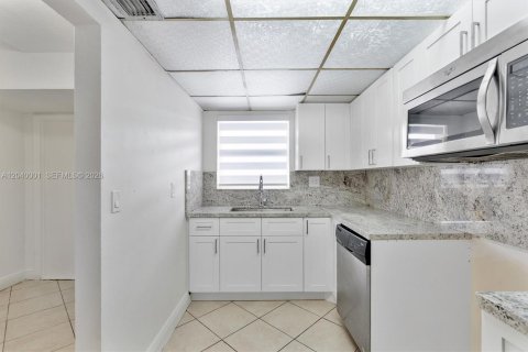 Condominio en alquiler en Miami, Florida, 1 dormitorio, 104.52 m2 № 2086161 - foto 6
