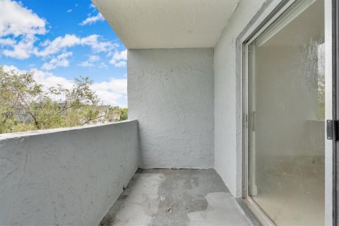 Condominio en alquiler en Miami, Florida, 1 dormitorio, 104.52 m2 № 2086161 - foto 9
