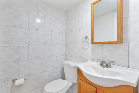 Condominio en alquiler en Miami, Florida, 1 dormitorio, 104.52 m2 № 2086161 - foto 14