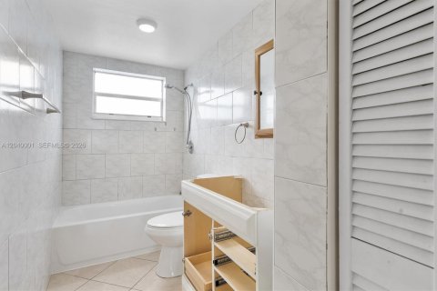 Condominio en alquiler en Miami, Florida, 1 dormitorio, 104.52 m2 № 2086161 - foto 12