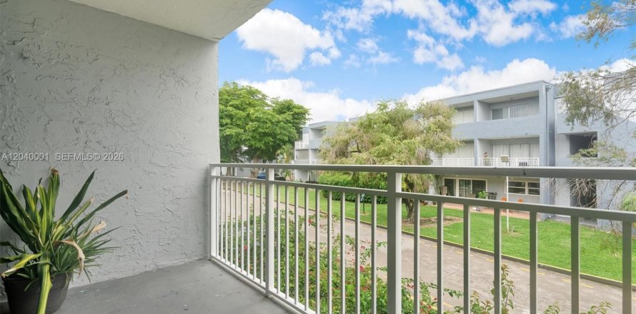 Condominio en Miami, Florida, 1 dormitorio  № 2086161