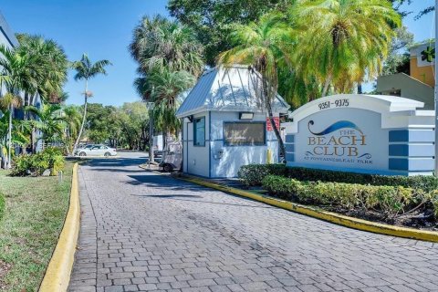 Condominio en alquiler en Miami, Florida, 1 dormitorio, 104.52 m2 № 2086161 - foto 15