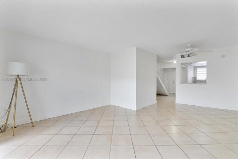 Condominio en alquiler en Miami, Florida, 1 dormitorio, 104.52 m2 № 2086161 - foto 5