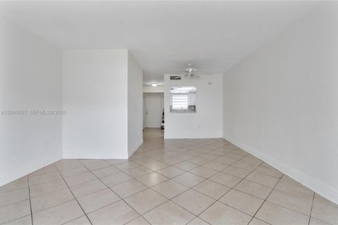 Condominio en alquiler en Miami, Florida, 1 dormitorio, 104.52 m2 № 2086161 - foto 4