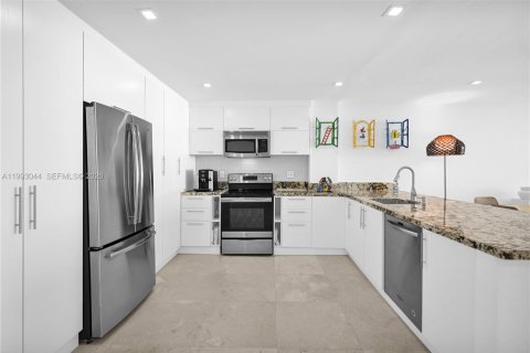 Купить кондоминиум в Майами-Бич, Флорида 2 спальни, 120.87м2, № 2056938 - фото 8