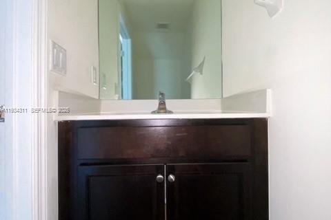 Снять в аренду таунхаус в Хомстед, Флорида 3 спальни, 141.58м2, № 1992670 - фото 6