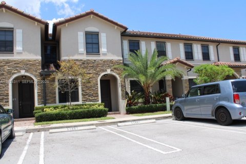 Снять в аренду таунхаус в Хомстед, Флорида 3 спальни, 141.58м2, № 1992670 - фото 2