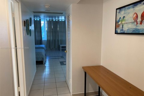 Copropriété à louer à Miami Beach, Floride: 51.1 m2 № 1728829 - photo 4