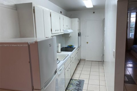Copropriété à louer à Miami Beach, Floride: 51.1 m2 № 1728829 - photo 18