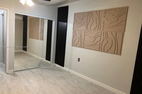 Снять в аренду коммерческую недвижимость в Мирамар, Флорида 1 спальня, 23.23м2, № 2031412 - фото 1