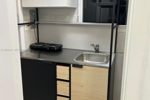 Снять в аренду коммерческую недвижимость в Мирамар, Флорида 1 спальня, 23.23м2, № 2031412 - фото 2