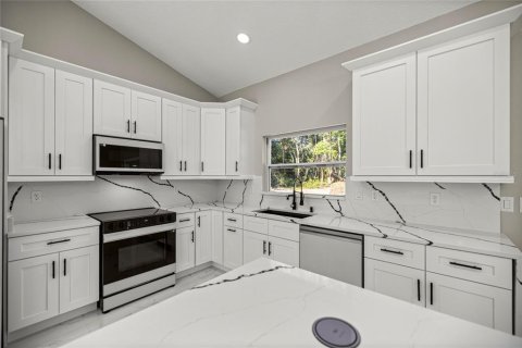House in Summerfield, Florida 3 bedrooms, 142.51 sq.m. № 1847038 - photo 16