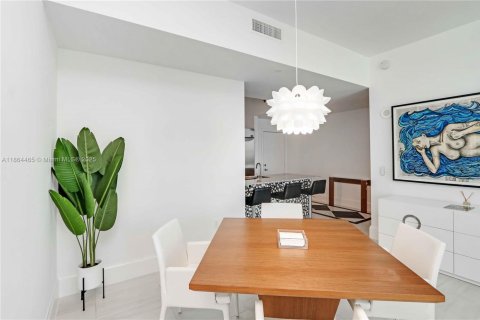 Copropriété à vendre à Miami, Floride: 2 chambres, 102.29 m2 № 1957791 - photo 10