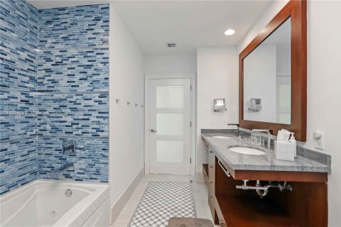 Copropriété à vendre à Miami, Floride: 2 chambres, 102.29 m2 № 1957791 - photo 23