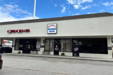 Propiedad comercial en alquiler en Valrico, Florida, 124.77 m2 № 1521014 - foto 1